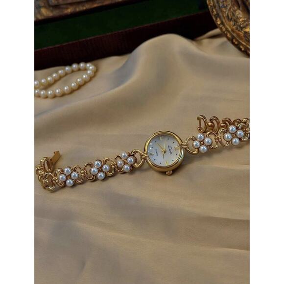 Vintage Gold Women\'s Watch with Faux Pearl Band – Elegant Quartz Gift main image 5